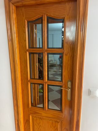 Puerta madera pino con cristales
