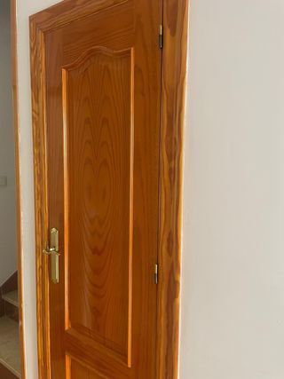 Puerta madera pino con cristales