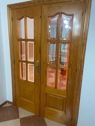 Puerta madera pino con cristales