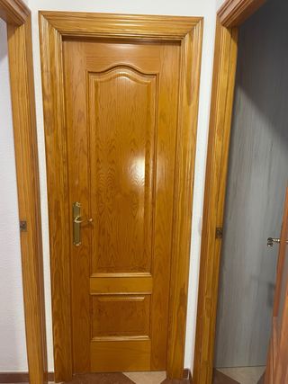 Puerta madera pino con cristales