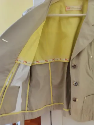 Chaqueta color piedra,tela gabardina, talla como s