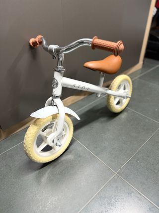 Bicicleta de equilibrio STOY blanca