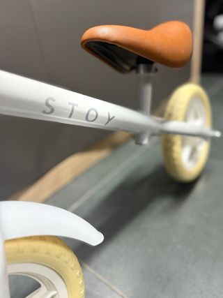 Bicicleta de equilibrio STOY blanca