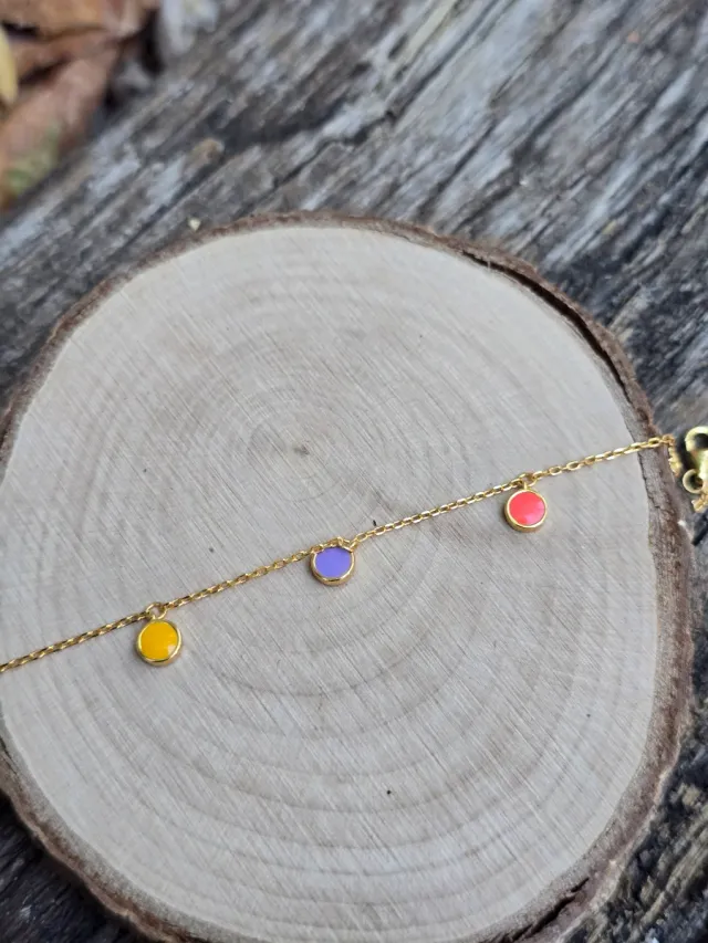 Pulsera dorada con círculos de esmalte