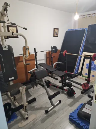 Gimnasio completo multiestación y pesas