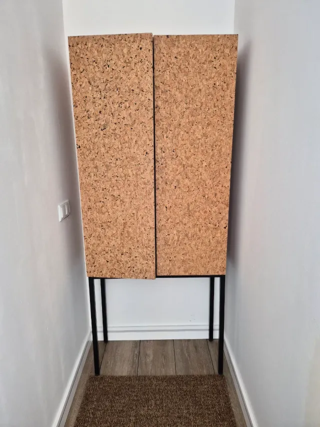 Vitrina Diseño Corcho y Metal