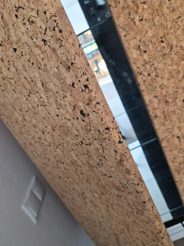 Vitrina Diseño Corcho y Metal