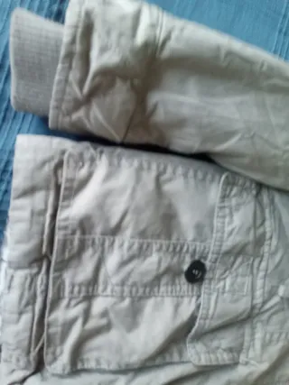 Abrigo/parca beige talla M con capucha. 