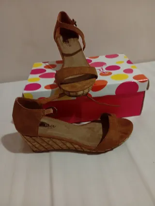 Sandalias cuña marrones