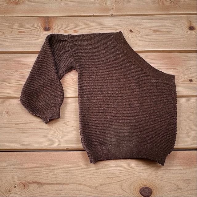 Maglione asimmetrico metallizzato