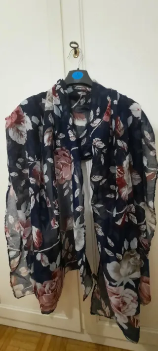 Foulard floreale blu e rosa