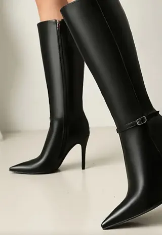 Botas altas de punta con tacón fino