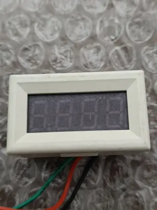 Voltometro Digitale Bianco