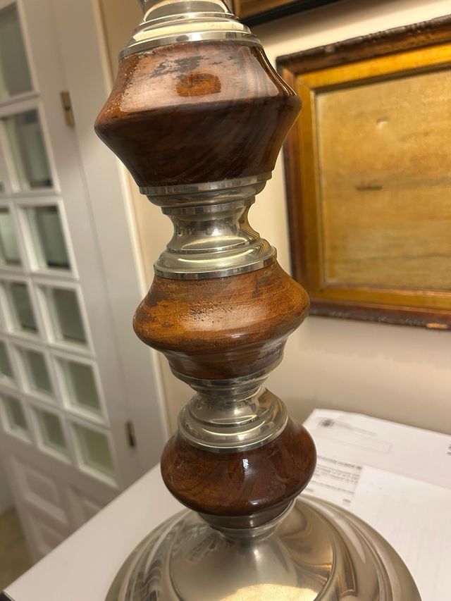 Lámpara de mesa madera y acero plateado