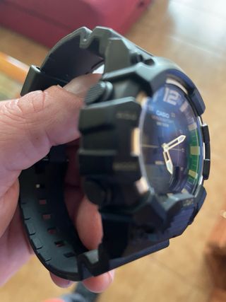 Reloj Casio Illuminator Negro y Dorado