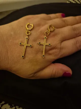 Pendientes largos cruz dorados coleccion Croix.