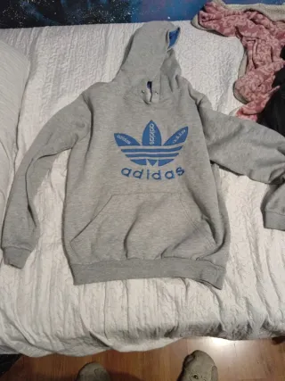 Sudadera Adidas Gris con Logo Azul
