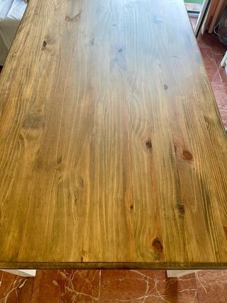 Mesa de comedor con diseño 