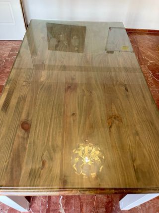 Mesa de comedor con diseño 