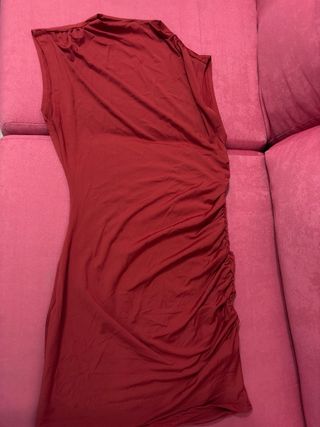 Vestido rojo fruncido
sin uso nuevo 
