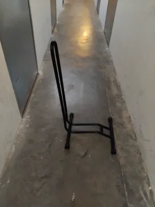 Soporte de suelo para bicicleta