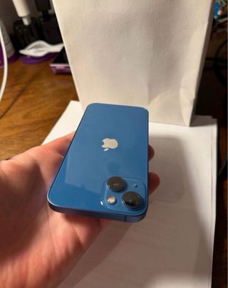 iPhone 13 Azul 128GB 100% Bateria con Cargador