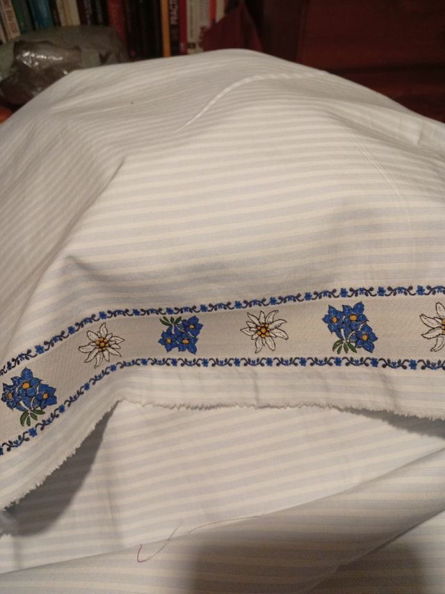 Tela tipo algodón con diseño