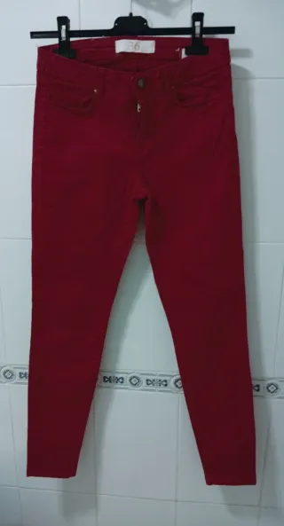 Pantalón rojo talla S/36