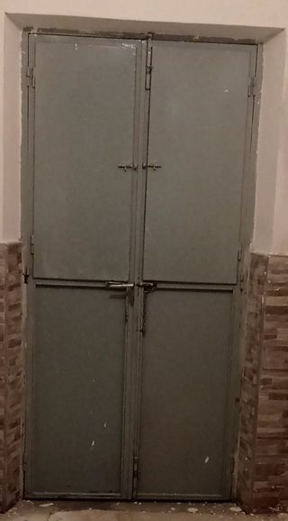 Puerta de hierro