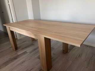 Mesa de comedor de madera