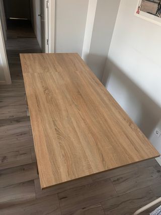 Mesa de comedor de madera