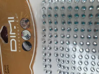 Brillantini adesivi decorativi viso occhi.