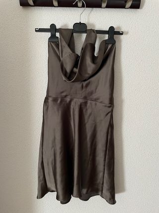 Vestido de fiesta marrón satinado
