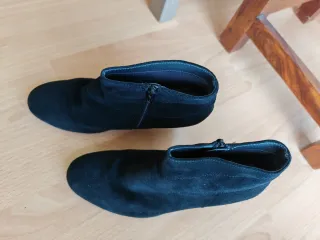 Botines de ante negros