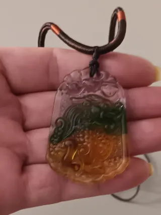 Collar ámbar con cordón ajustable