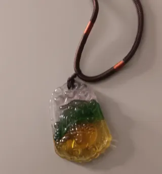 Collar ámbar con cordón ajustable