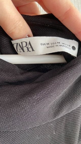 Vestido negro Zara abertura lateral Talla M