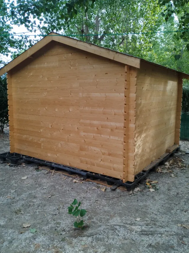 Caseta de madera para jardín