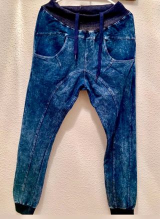 Pantalón vaquero desgastado