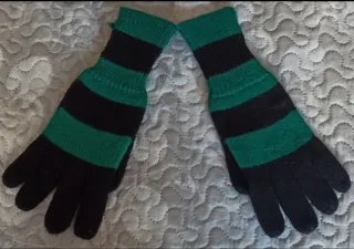 Guantes de rayas verdes y negros