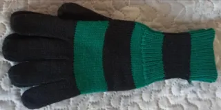 Guantes de rayas verdes y negros
