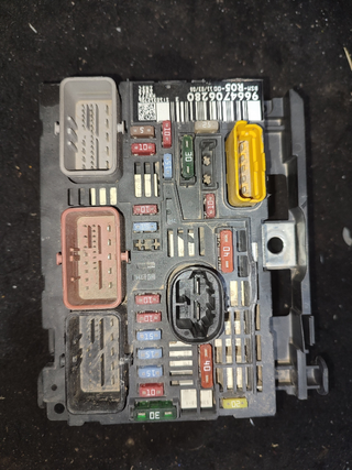 CAJA RELES / FUSIBLES PEUGEOT 308 Confort | 03.08