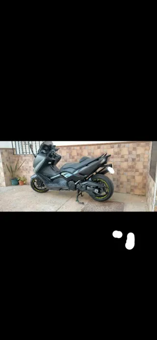 Moto yamaha T-Max 530 año 2012
