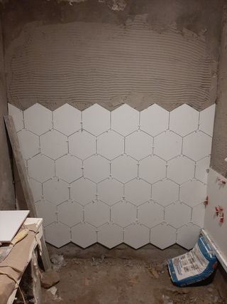 Reforma de baño - Azulejos hexagonales