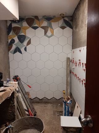 Reforma de baño - Azulejos hexagonales