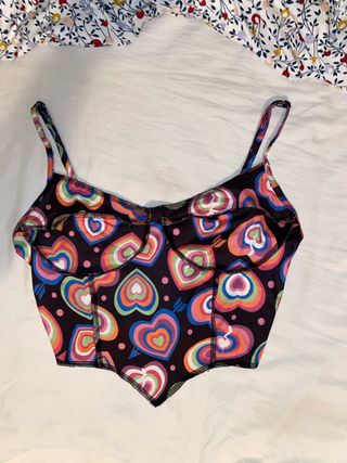 Camiseta tirantes corazón multicolor