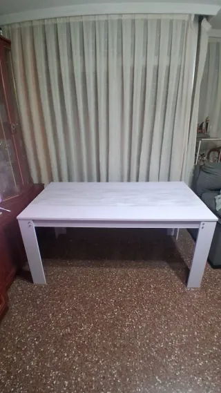 MESA DE SALON O DE  COMEDOR .