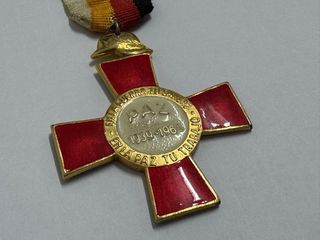 Medalla 25 años Paz Franco