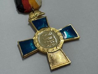 Medalla 25 años Paz Franco