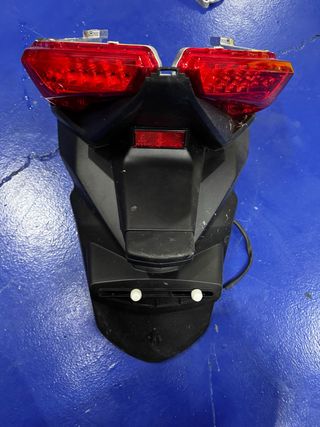 Carenado Xmax con Luces Traseras LED